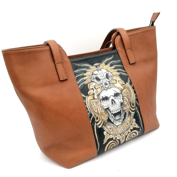 sonja salazar, handtasche braun, totenkopf, skull, tätowierte handtasche