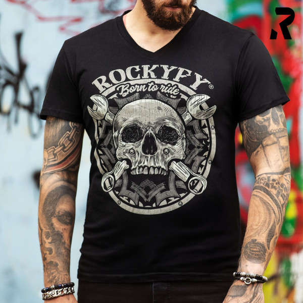 Totenkopf Shirt mit Werkzeug, Männer T-Shirt mit Skull, Totenkopf T-Shirt mit Werkzeugmotiv, Herren T-Shirt mit Totenkopf und Flügeln, Skull Print Shirt für Männer, Totenkopf Shirt für Herren, T-Shirt mit Skull-Motiv, Männer Shirt mit Totenkopf Design, To