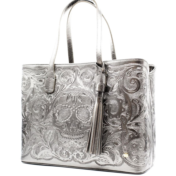 silberne totenkopf handtasche