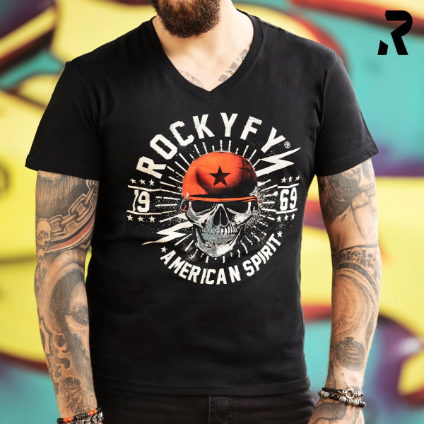rockiges Totenkopf T-Shirt, Totenkopf T-Shirt mit rockigem Design, Totenkopf Shirt im American Spirit, rebellisches Totenkopf T-Shirt, cooles Totenkopf T-Shirt, rockige Kleidung, rebellische Mode