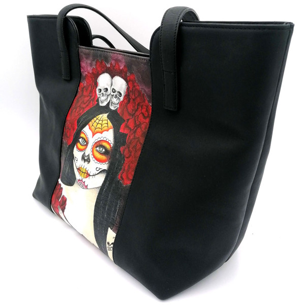 sonja salazar, prison art, tätowierte handtasche schwarz, totenkopf, lederhandtasche, frauen handtasche